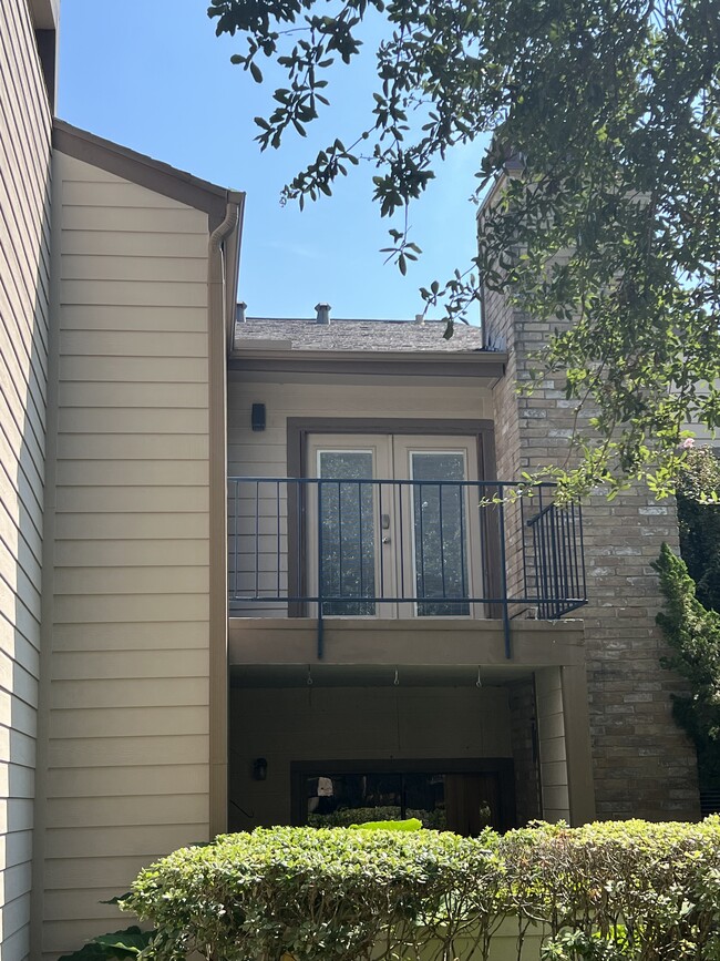 Foto del edificio - 7102 N Holiday Dr