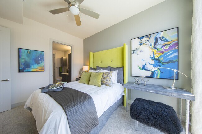 Foto del edificio - Spacious, Affordable 2 BR Ready For Rent