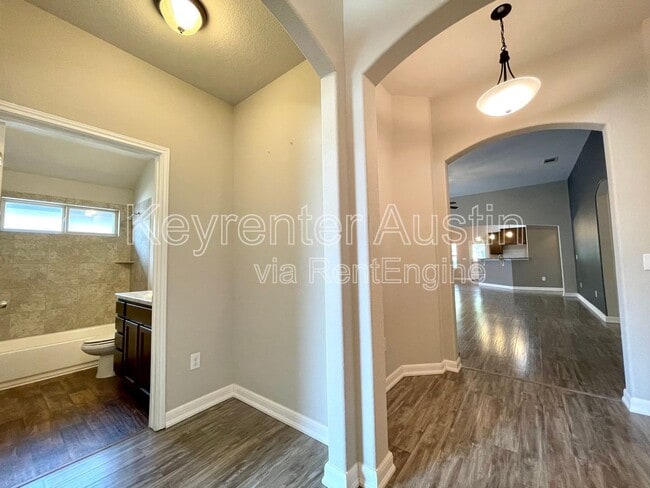 Building Photo - 347 Noddy Rd