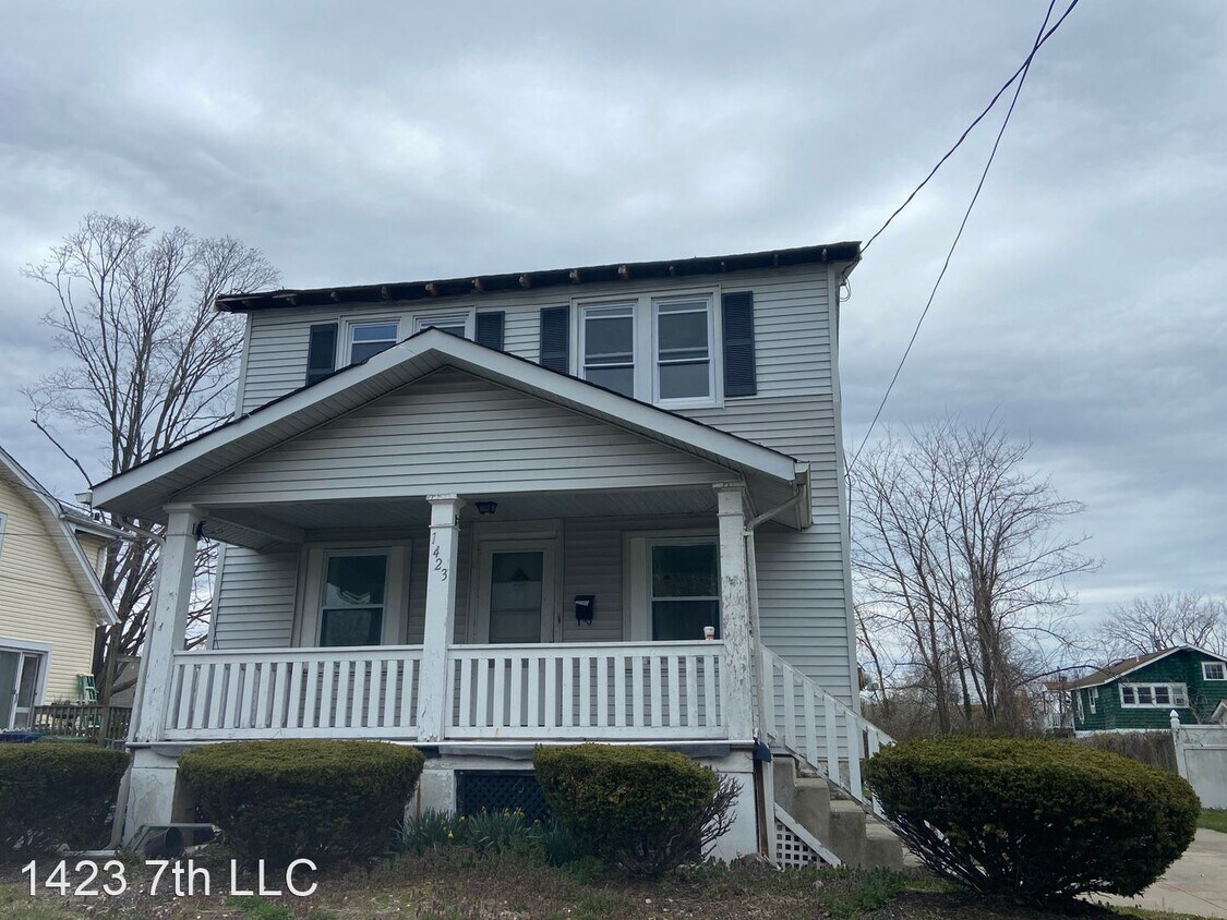 Primary Photo - 4 br, 2 bath House - 1423 7th Ave.
