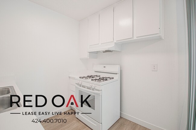 Foto del edificio - 8309 Cedros Ave