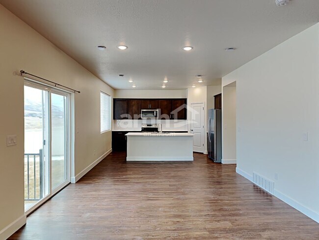 Building Photo - 4418 N Poplar St