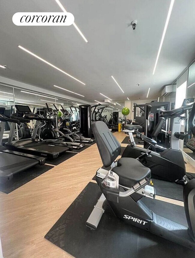Foto del edificio - 370 W 30th St