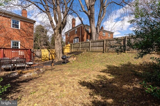 Building Photo - 633 Walker Ave