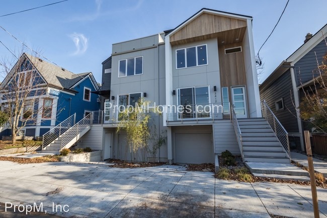 Building Photo - 3412 N Commercial Ave