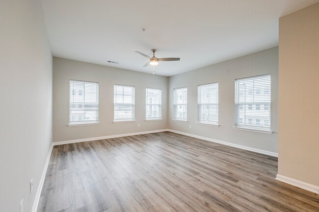 Building Photo - Parkway at 31 Apartments