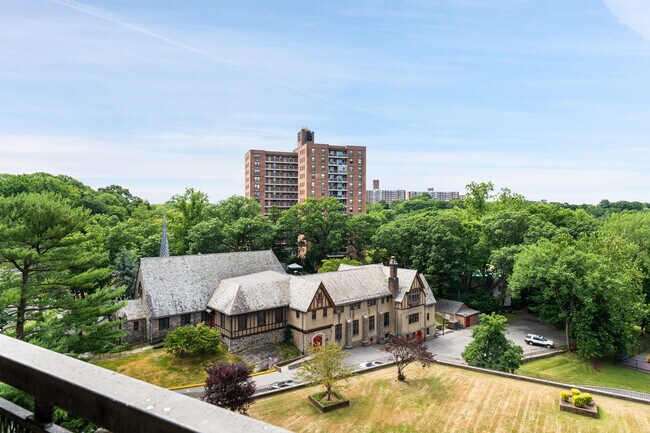 Building Photo - 4901 Henry Hudson Pkwy W