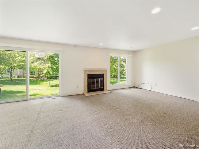 Building Photo - 4291 Foxpointe Dr