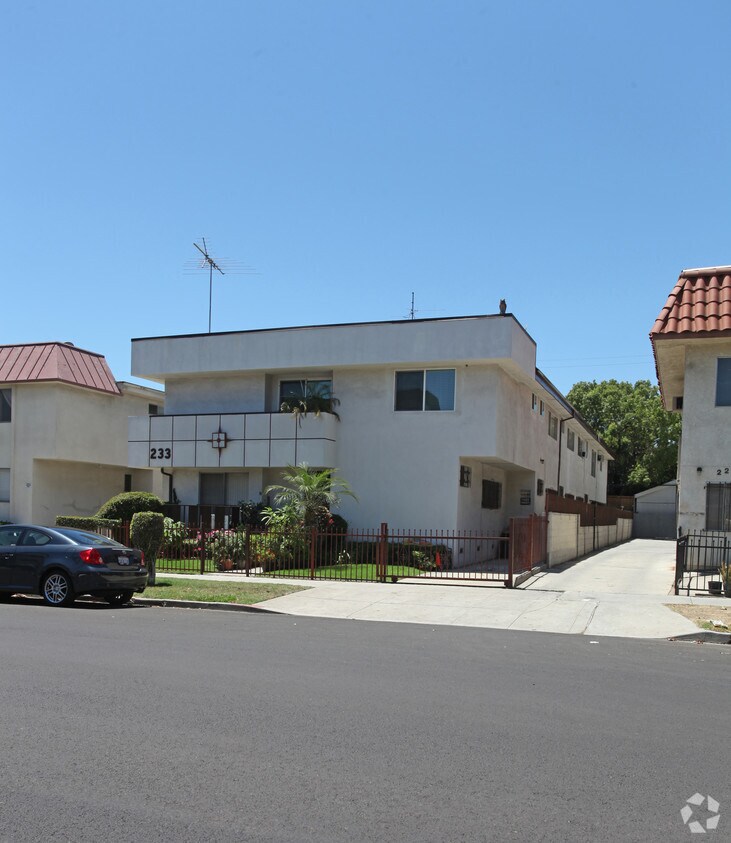 Building Photo - 233 S Serrano Ave