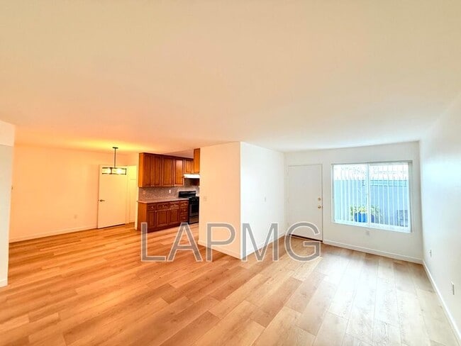 Foto del edificio - 1059 Western Ave