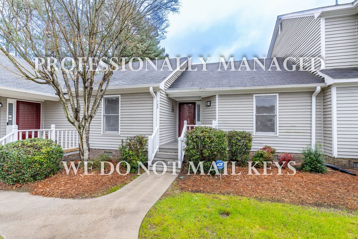 Foto principal - 125 Willow Oaks Court