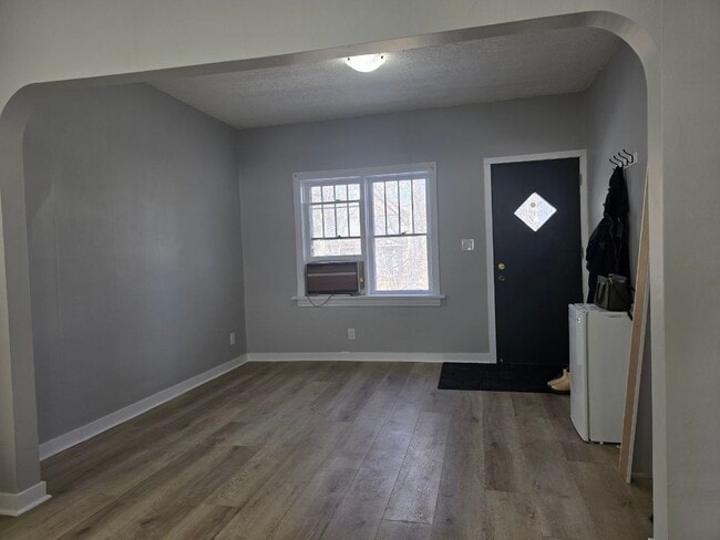 Building Photo - 574 Mulvey Av