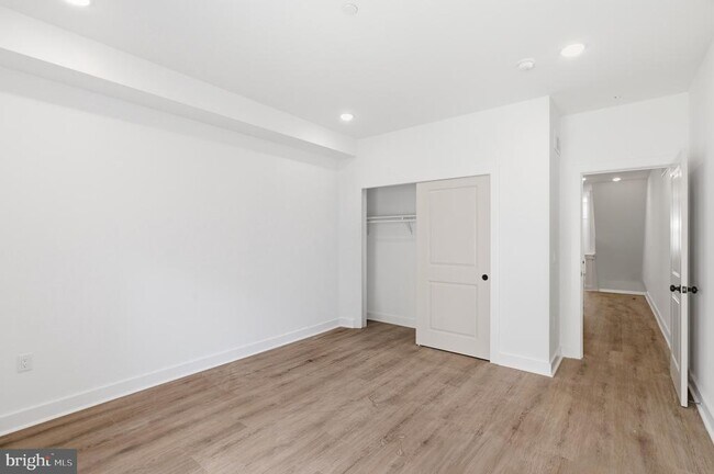 Foto del edificio - 2146 N Franklin St