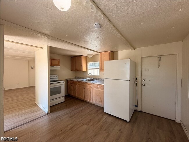 Building Photo - 8205 Suncoast Dr