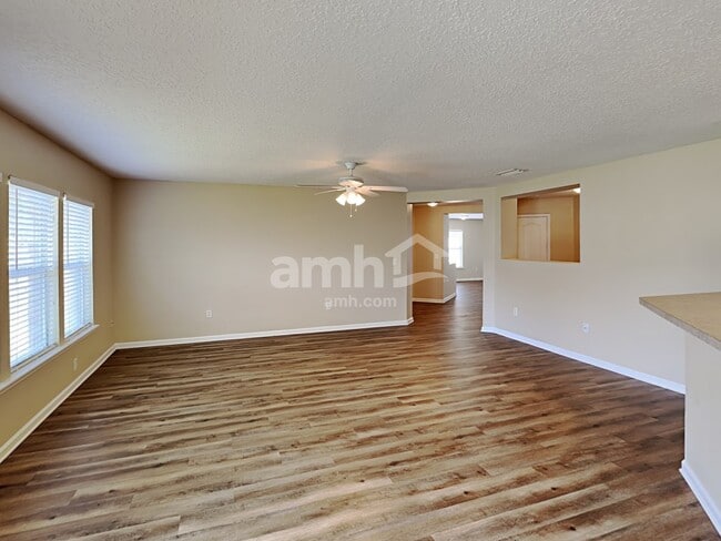 Foto del edificio - 11501 Brian Lakes Dr N