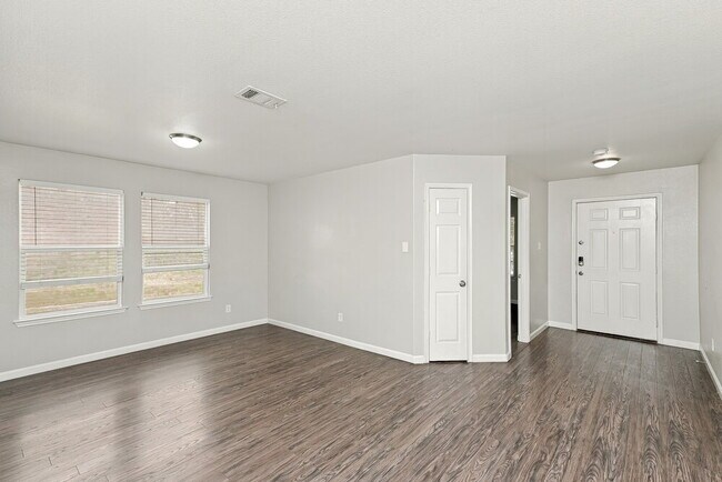 Building Photo - 8820 Elk Creek Ln