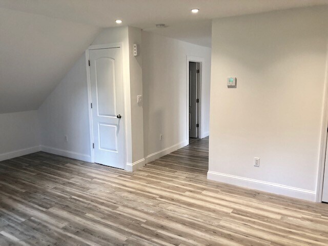 Building Photo - 37 Terryville Avenue