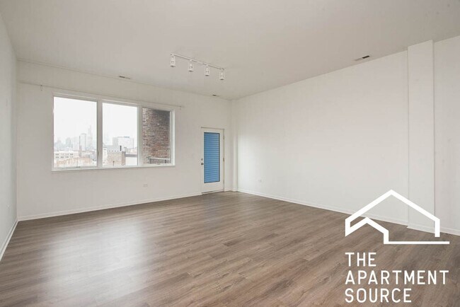 Foto del edificio - Spacious South Loop 3 Bed/2 Bath w/ Updated Kitchen and Oversized Floorplan!