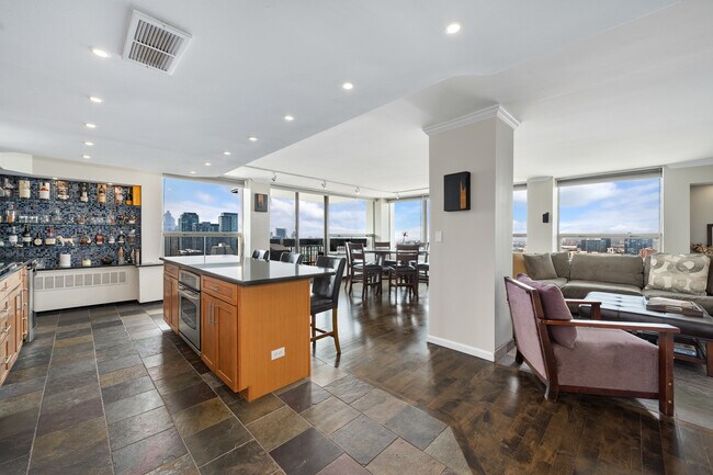 Foto del edificio - 1460 N Sandburg Terrace