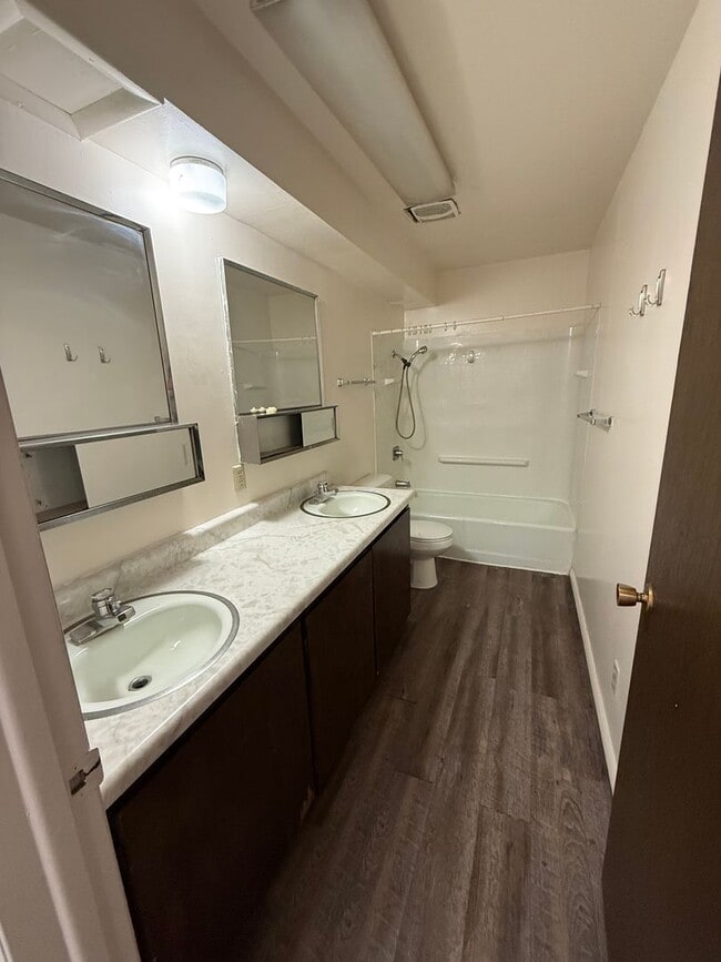 Building Photo - CS-1070 E 800 N