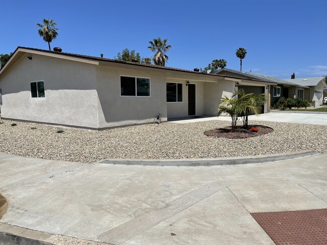 Building Photo - 1043 N Ivy St