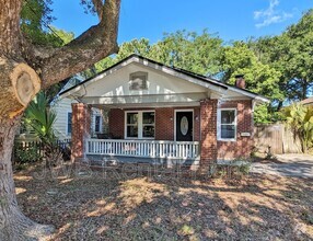 Building Photo - 734 Acosta St