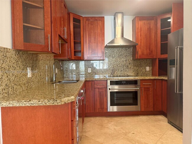 Foto del edificio - 8435 Crespi Blvd