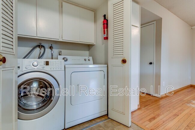 Foto del edificio - 9115 E Oxford Dr