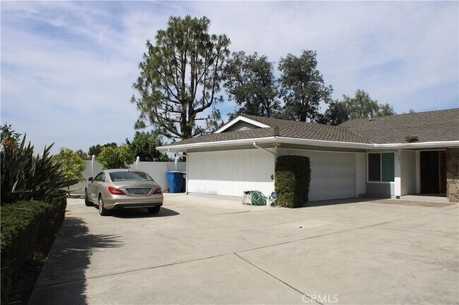 Building Photo - 761 W Country Hills Dr