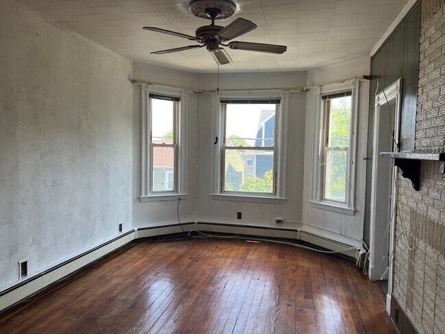 Building Photo - 358 Sumner St