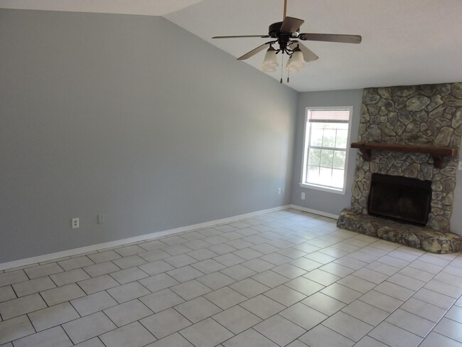 Building Photo - 215 Grand Prix Dr