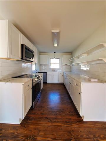 Foto del edificio - 2421 Loy Lake Rd