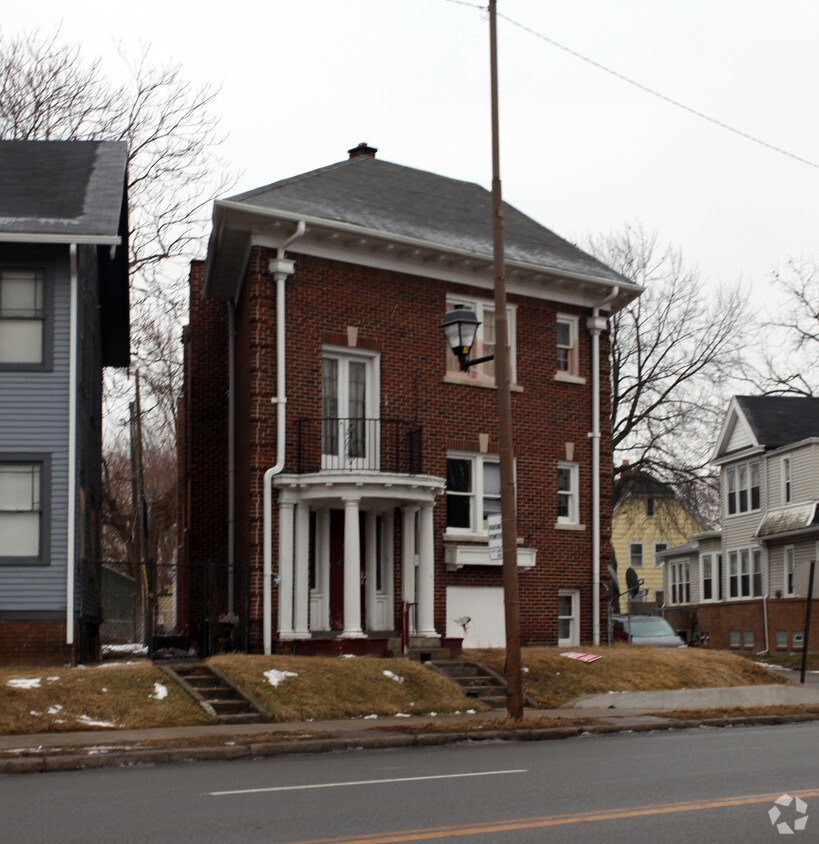 Building Photo - 3328 Cherry St