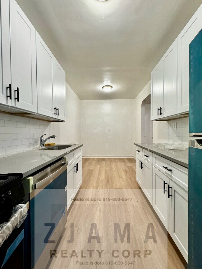 Foto del edificio - 720 St Marks Ave