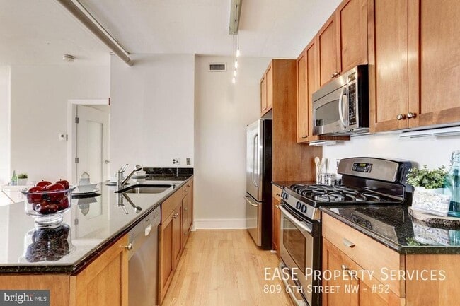 Building Photo - 809 6th St NW