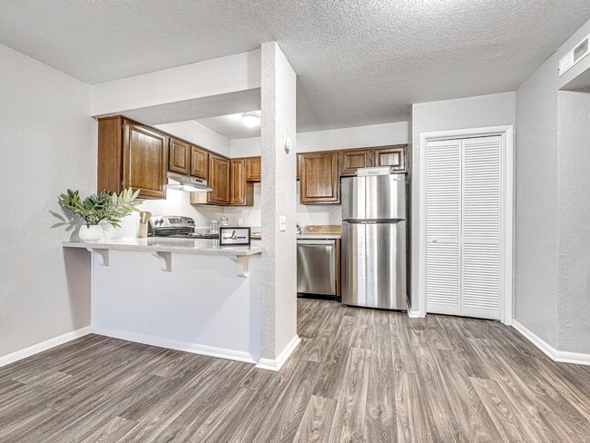 Kitchen - Diamond Ridge Apartments