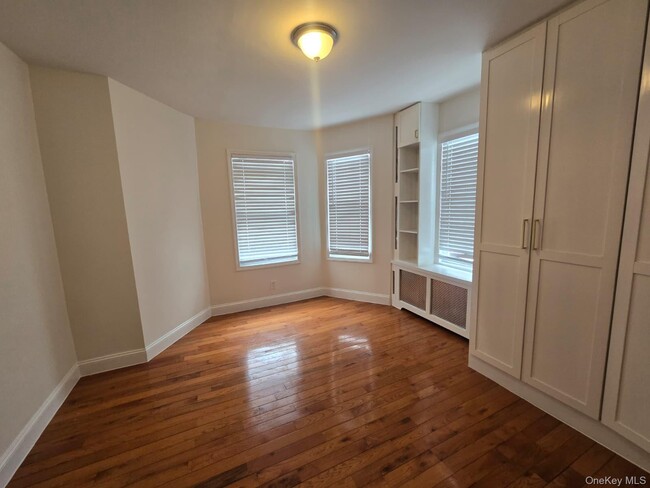 Building Photo - 267 Denton Ave