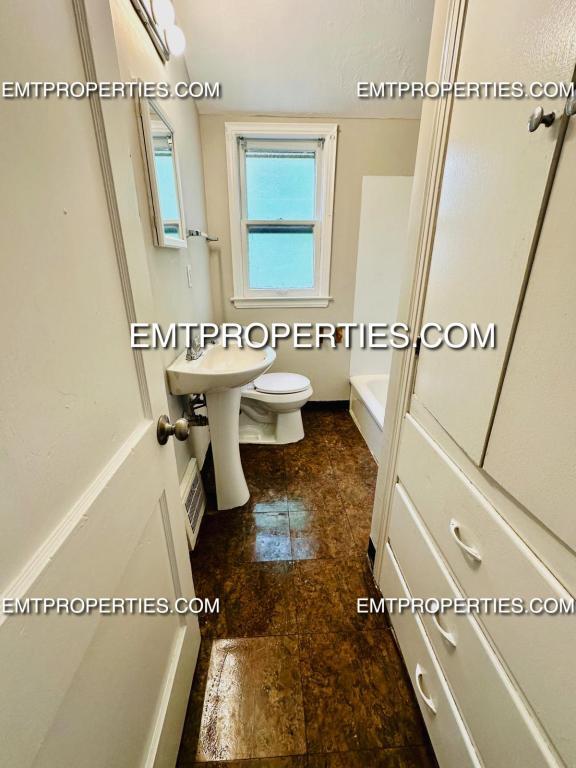 Foto del edificio - 2373 E 37th St