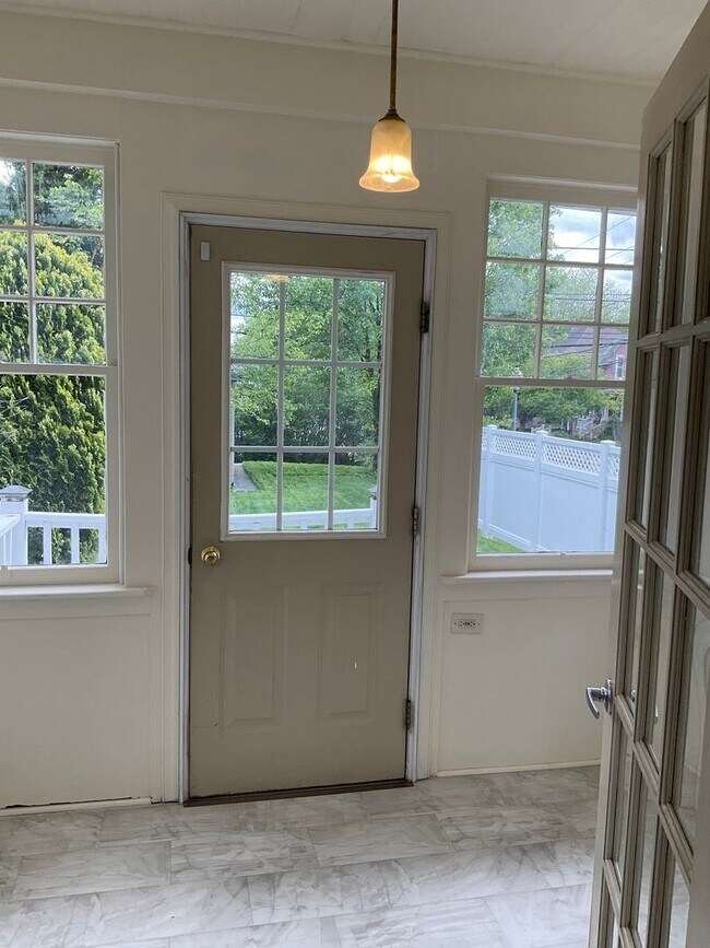 Foto del edificio - 5 br, 2 bath House - 229 COCOA AVE