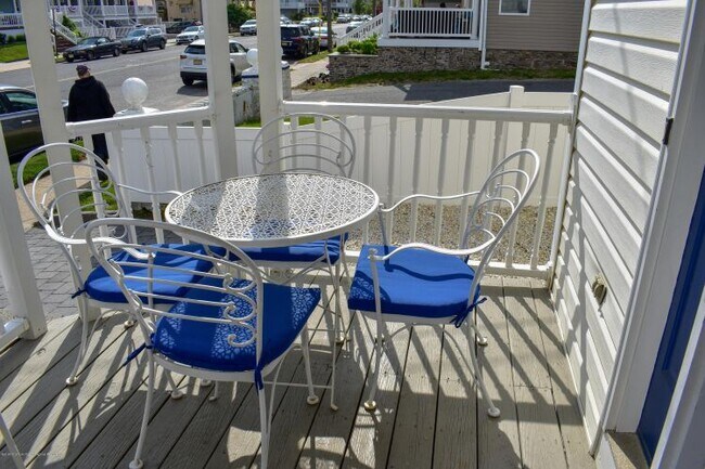 Building Photo - 100 Ocean Park Ave