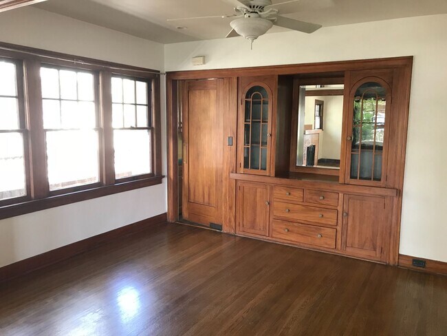 Foto del edificio - Fenced 3 Bedroom House with Two Car Driveway! Located in the Heart of North Park! In Unit Washer ...