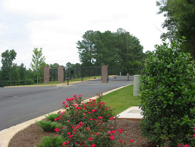 Building Photo - Pine Ridge Apartments