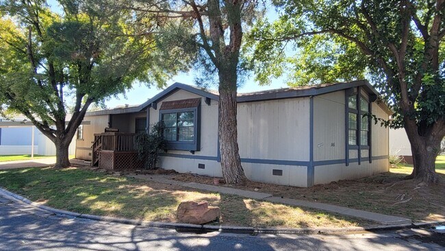 Foto del edificio - DOUBLE WIDE  IN COMMANDER'S PALACE