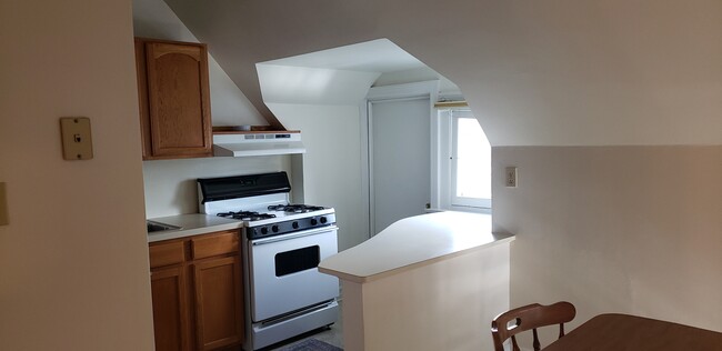 kitchen - 1422 Hamilton St