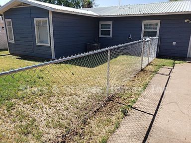 Primary Photo - sweet homes to rent