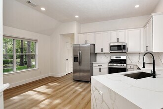 Building Photo - 122 S Abram Cir