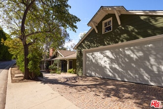 Building Photo - 621 N Saltair Ave