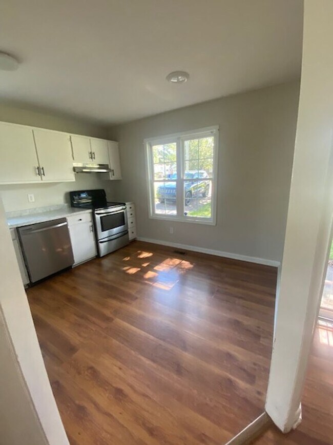 Foto del edificio - 7316 VanGrayson~ Cliffdale Pointe ~ 2 WEEK...