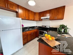 Building Photo - 1314 Kinau St