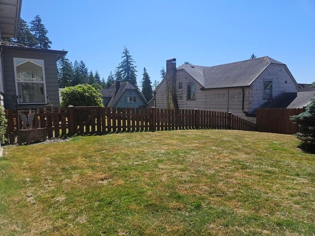 Building Photo - 5bd 5ba Stunning Home